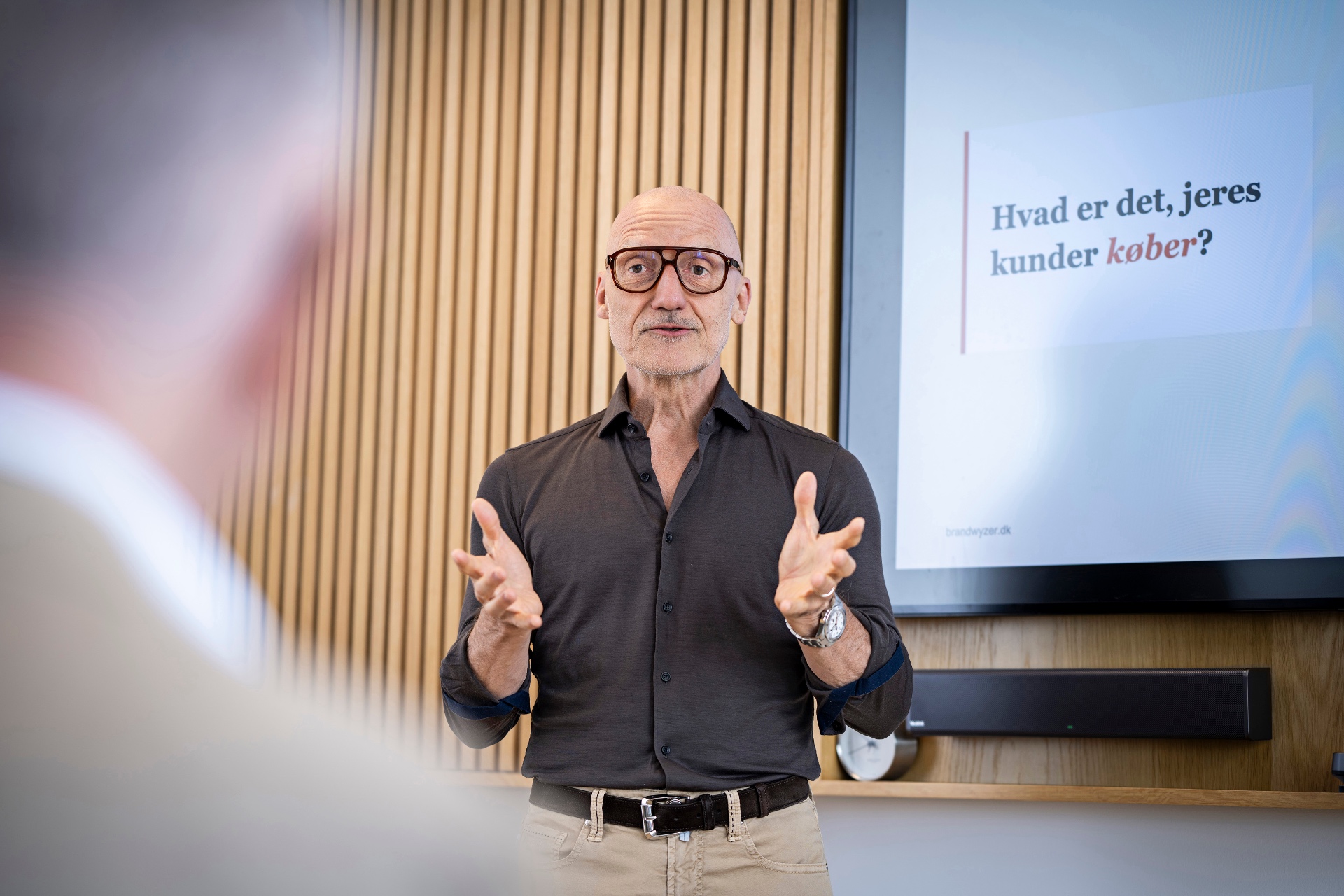 Michael Olrik-Andersen præsenterer: Hvad er det, jeres kunder køber?